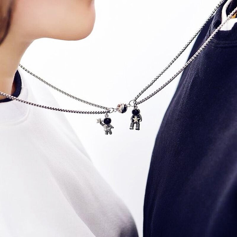 1 Pair Magnetic Attraction Necklace Punk Hip Hop Couples Matching Pendant Girlfriend Clavicle Chain Women Paired Chain Girl Gift