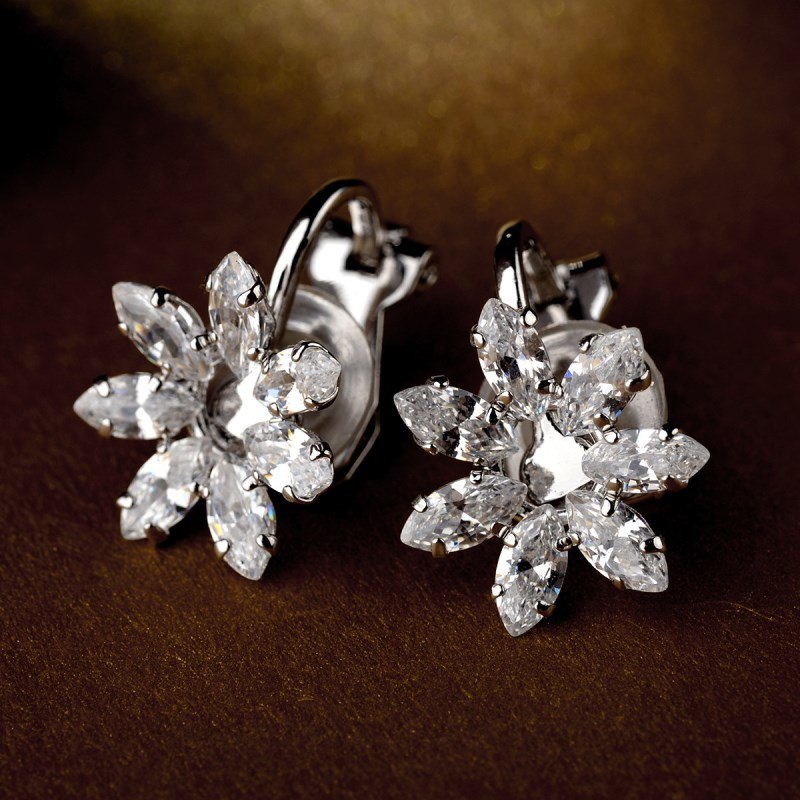 2020 SALE New zircon petals without ears ear clip Crystal from Swarovski hot jewelry Simple temperament small fresh earrings