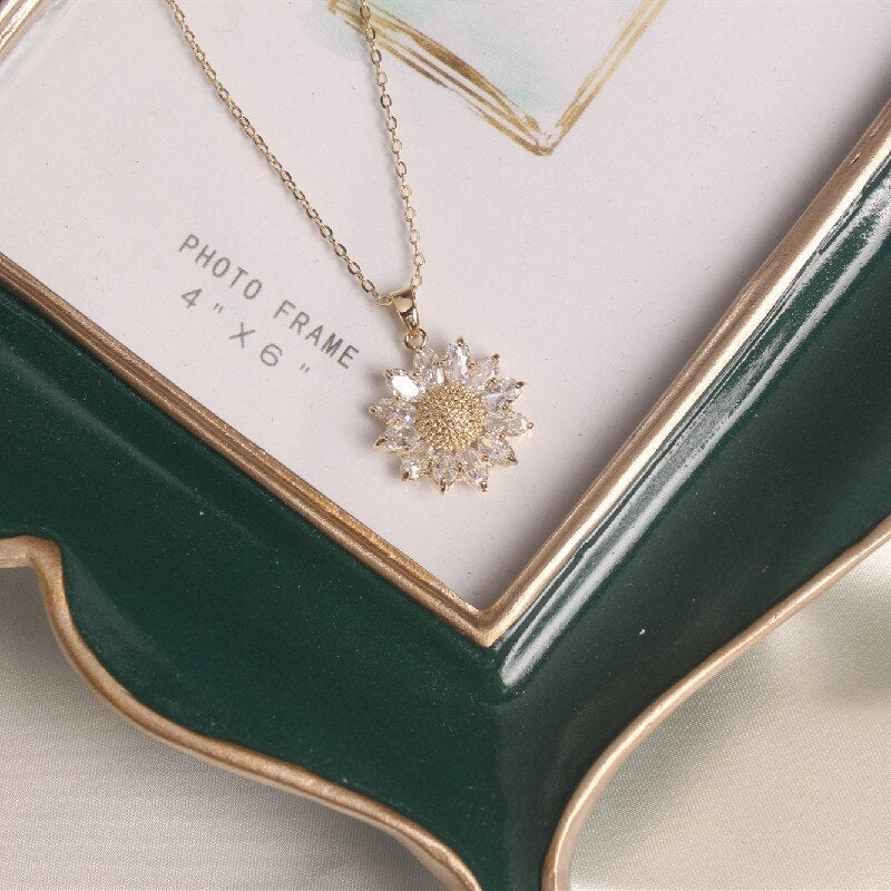 2022 Korean Design Jewelry Exquisite Copper Inlay Zircon White Daisy Pendant Elegant Female Clavicle Necklace
