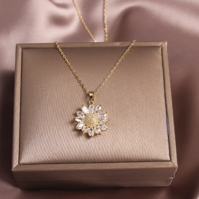 2022 Korean Design Jewelry Exquisite Copper Inlay Zircon White Daisy Pendant Elegant Female Clavicle Necklace