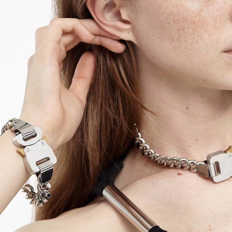 2021  1017 ALYX 9SM Punk Lock Lightning Hero Hip Hop Acrylic Metal Chain Splicing Necklace For Men Women Girls Party Jewelry