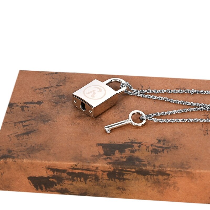 2pcs/set Anime Ai Yazawa NANA lover's key&lock alloy metal pendant cosplay accessories cos necklaces