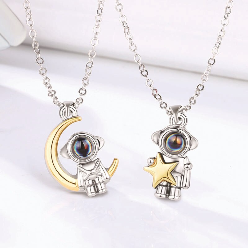Creative Spaceman Couple Necklace 100 Languages I Love You Projection Pendant Necklace Lover Engagement Valentines Day Jewelry