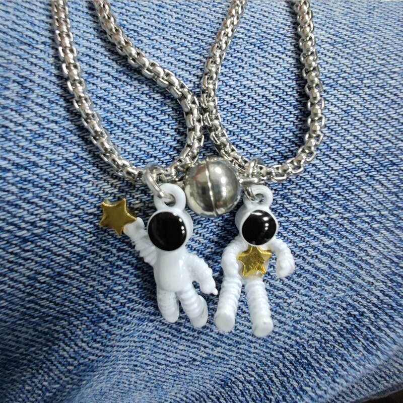 Creative Spaceman Couple Necklace 100 Languages I Love You Projection Pendant Necklace Lover Engagement Valentines Day Jewelry