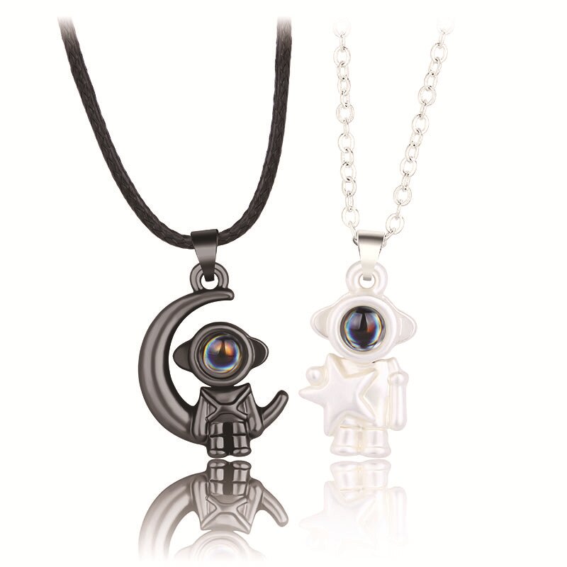 Creative Spaceman Couple Necklace 100 Languages I Love You Projection Pendant Necklace Lover Engagement Valentines Day Jewelry