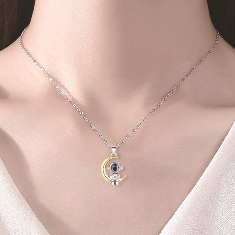 Creative Spaceman Couple Necklace 100 Languages I Love You Projection Pendant Necklace Lover Engagement Valentines Day Jewelry