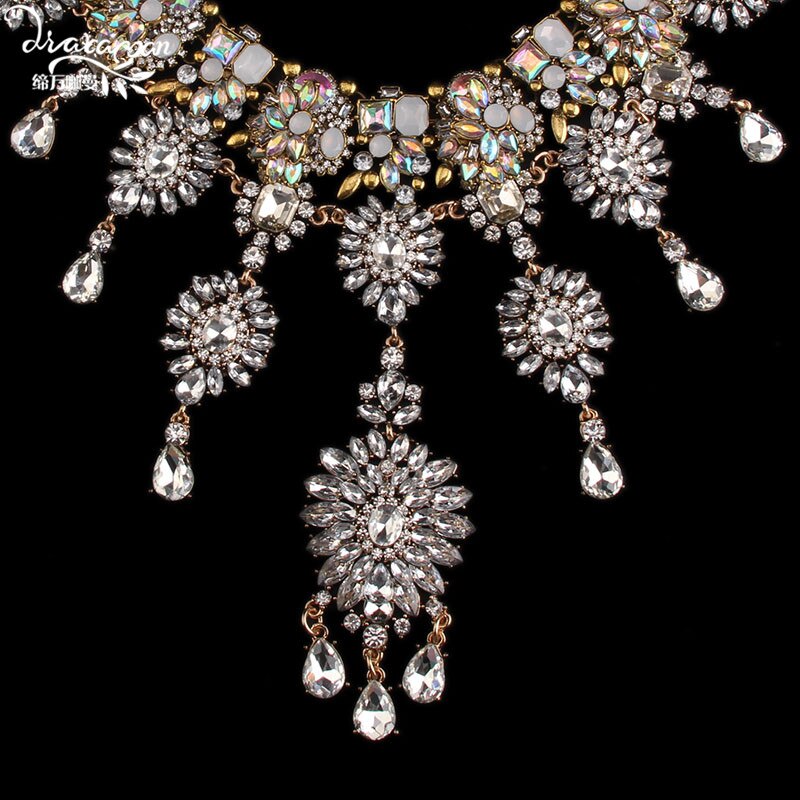 Dvacaman Brand HotHandmade Crystal Choker Necklace Women Flower Statement Necklace Engagement Show Party Jewelry O5