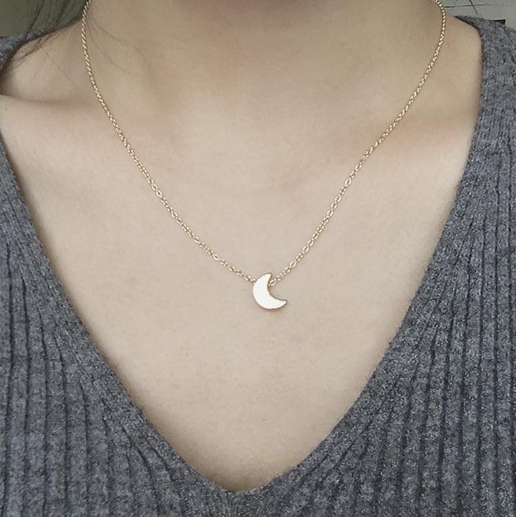 , 2020 New Fashion Pendant Necklace Simple Gold/silver Moon Lady Necklace Wholesale Necklace Sale Meditation