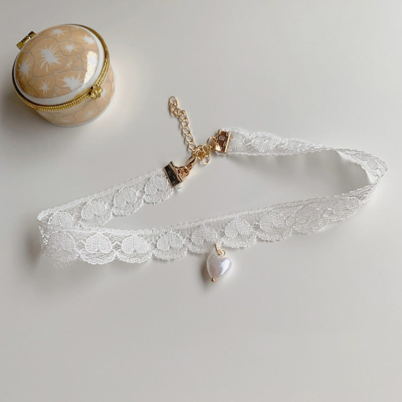 HUANZHI 2021 Sweet  Wavy Flower White Lace Imitation Pearl Pendant Clavicle Chain Choker Necklace for Women Wedding Jewelry