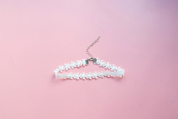HUANZHI 2021 Sweet  Wavy Flower White Lace Imitation Pearl Pendant Clavicle Chain Choker Necklace for Women Wedding Jewelry