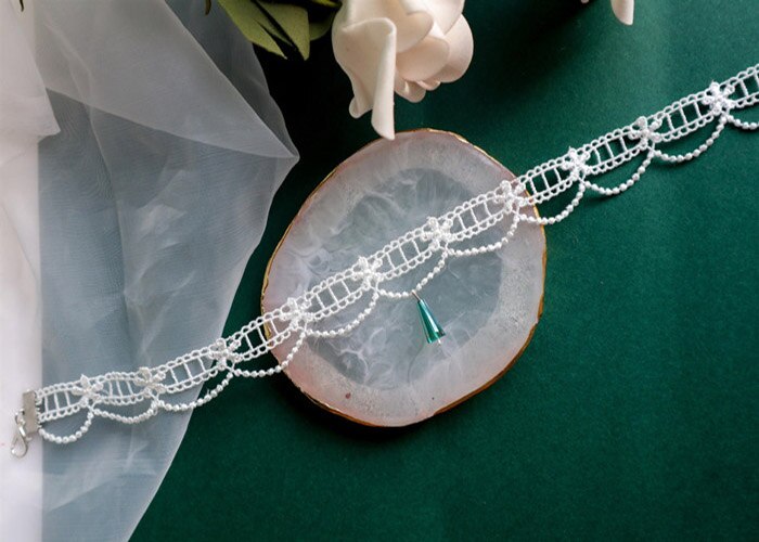 HUANZHI 2021 Sweet  Wavy Flower White Lace Imitation Pearl Pendant Clavicle Chain Choker Necklace for Women Wedding Jewelry
