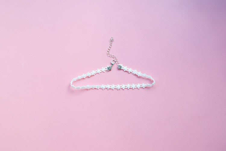 HUANZHI 2021 Sweet  Wavy Flower White Lace Imitation Pearl Pendant Clavicle Chain Choker Necklace for Women Wedding Jewelry