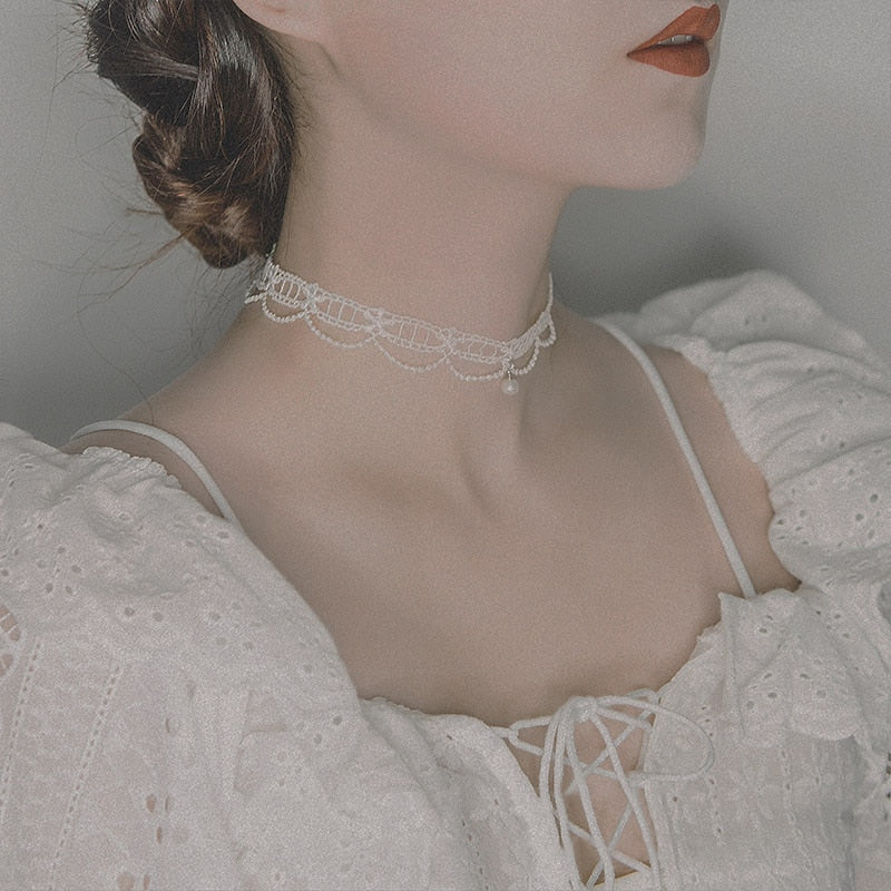 HUANZHI 2021 Sweet  Wavy Flower White Lace Imitation Pearl Pendant Clavicle Chain Choker Necklace for Women Wedding Jewelry