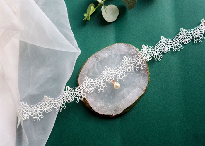 HUANZHI 2021 Sweet  Wavy Flower White Lace Imitation Pearl Pendant Clavicle Chain Choker Necklace for Women Wedding Jewelry