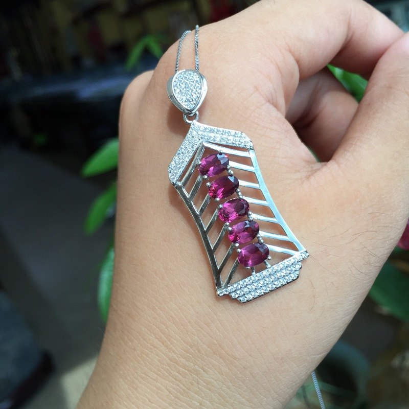boutique jewelry,Garnet group inlaid 925 silver ladies pendant female pendant   send chain