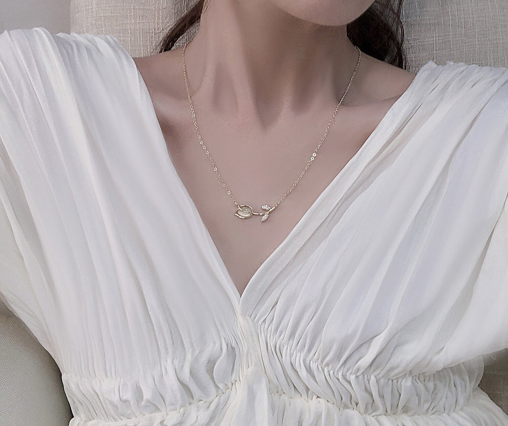 Korean design jewelry exquisite  zircon opal tulip flower pendant necklace sexy clavicle necklace for women