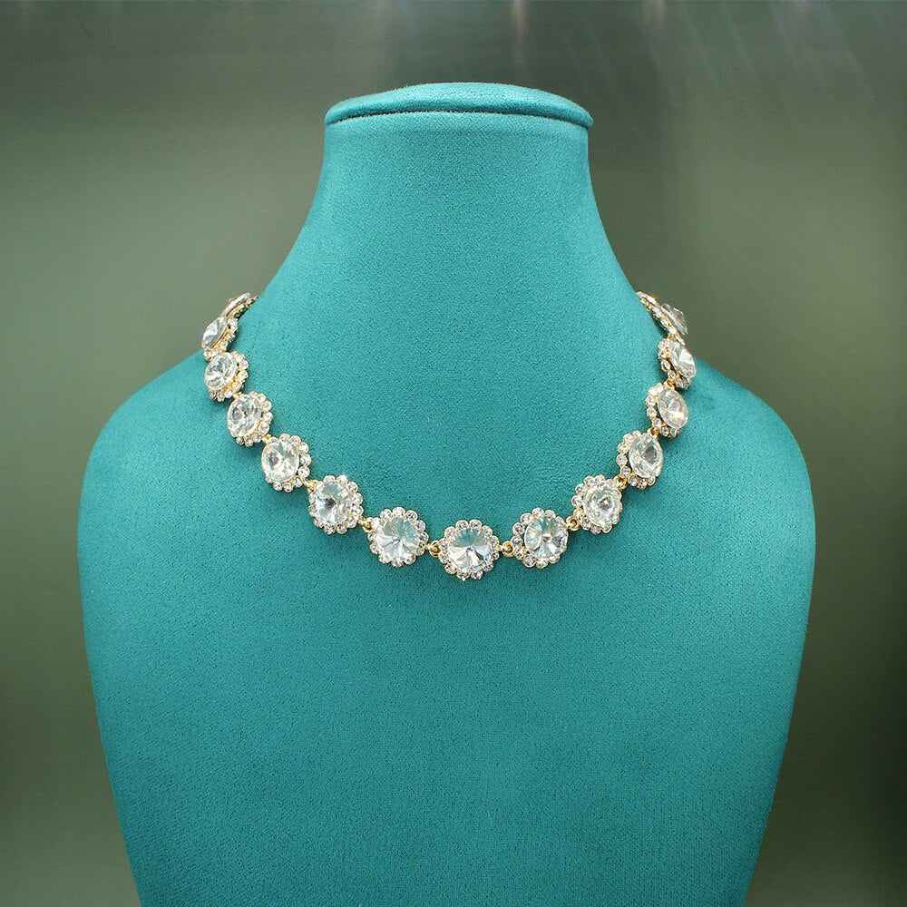 Gorgeous Floral Rhinestone Necklace Sweater Chain For Women Punk Choker Temperament Retro Wedding Jewelry Gift