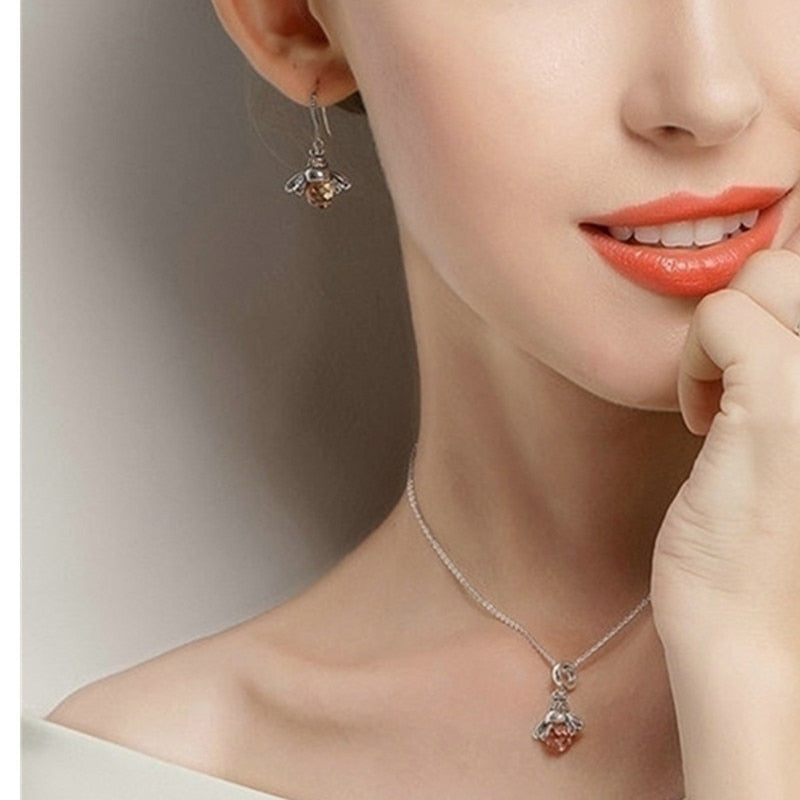 Women Cute Queen Bee Animal   Crystal Pendant Necklace CZ Charm Bridal Engagement Wedding Jewelry Gift