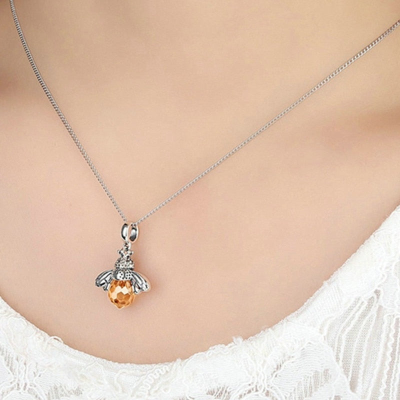 Women Cute Queen Bee Animal   Crystal Pendant Necklace CZ Charm Bridal Engagement Wedding Jewelry Gift