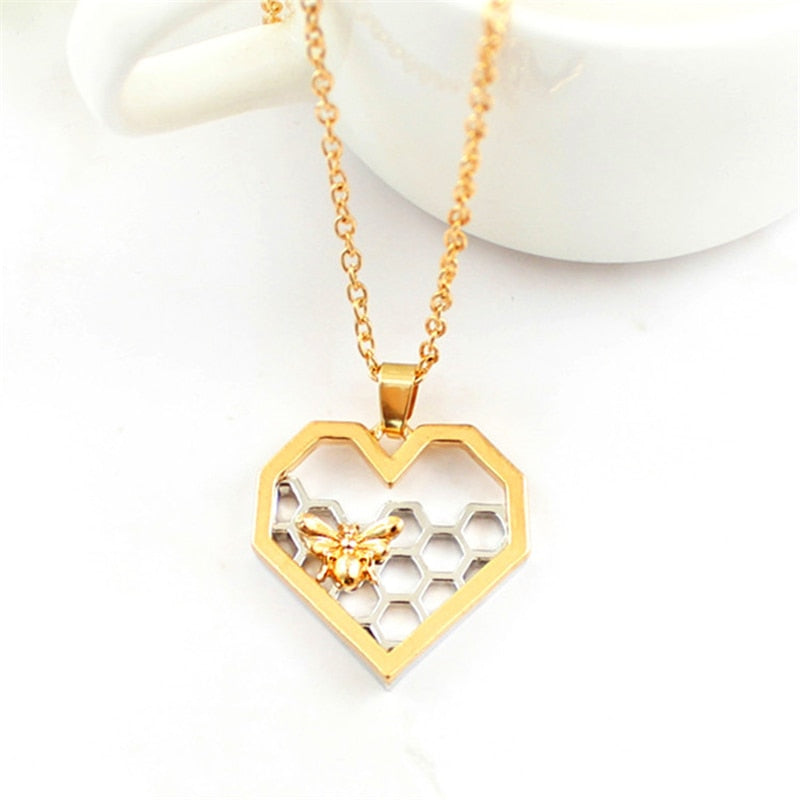YIZIZAI love Cute Honey Bee Pendant Necklace Jewelry Creative Insect Peach Heart Sweater Chain Necklace Wedding Gift