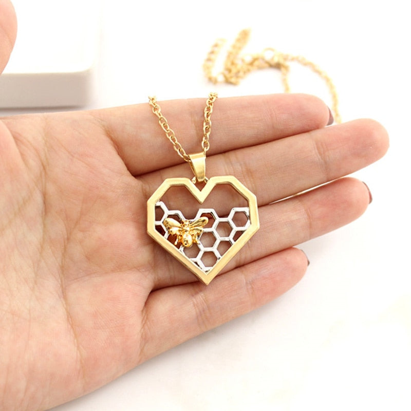 YIZIZAI love Cute Honey Bee Pendant Necklace Jewelry Creative Insect Peach Heart Sweater Chain Necklace Wedding Gift