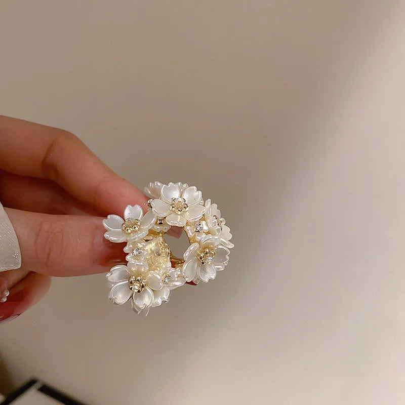 2024 Korean New Exquisite Flower Splicing Earrings Temperament Simple Versatile Shell Zircon Earrings Female Jewelry