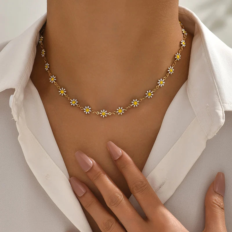 Flower Daisy Clavicle Chain Necklace For Women Girls Sweet Short Choker Ladies Cute Daisy Neck Chain Jewelry Gift