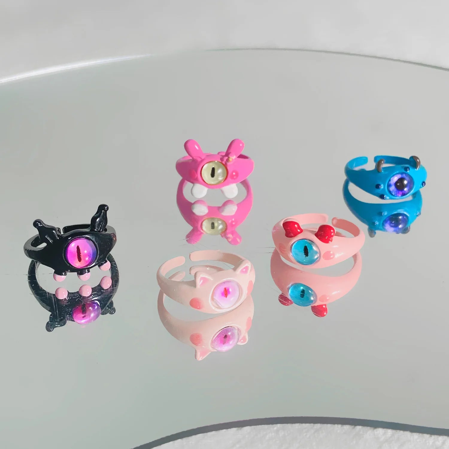 Gothic Punk Colorful One Eyed Monster Resin Acrylic Rings for Women Funny Cartoon Halloween Cosplay Finger Ring Jewelry Gifts