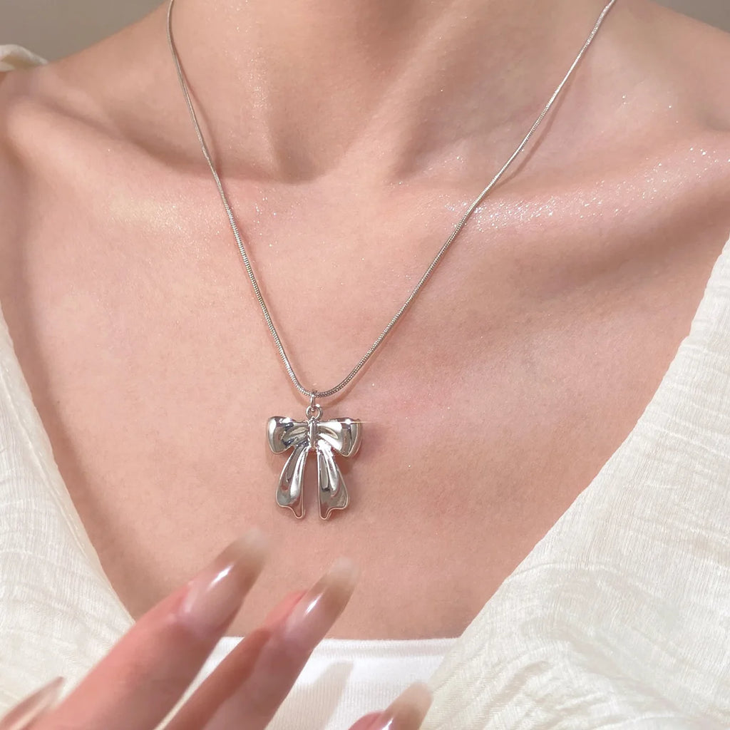 Gothic Vintage Pearl Bowknot Pendant Necklace for Women Y2K Aesthetic Handmade Beaded Imitation Pearl Necklace Jewelry Gift