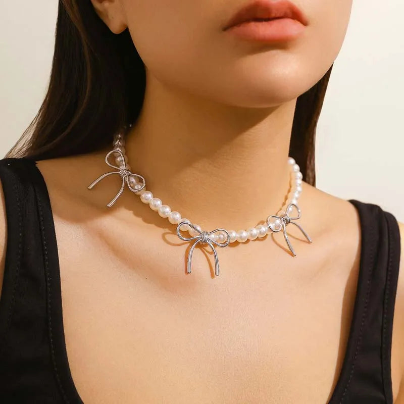 Gothic Vintage Pearl Bowknot Pendant Necklace for Women Y2K Aesthetic Handmade Beaded Imitation Pearl Necklace Jewelry Gift