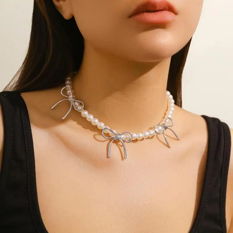 Gothic Vintage Pearl Bowknot Pendant Necklace for Women Y2K Aesthetic Handmade Beaded Imitation Pearl Necklace Jewelry Gift