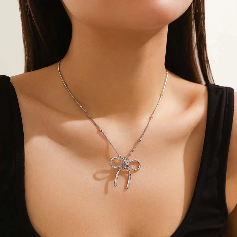 Gothic Vintage Pearl Bowknot Pendant Necklace for Women Y2K Aesthetic Handmade Beaded Imitation Pearl Necklace Jewelry Gift
