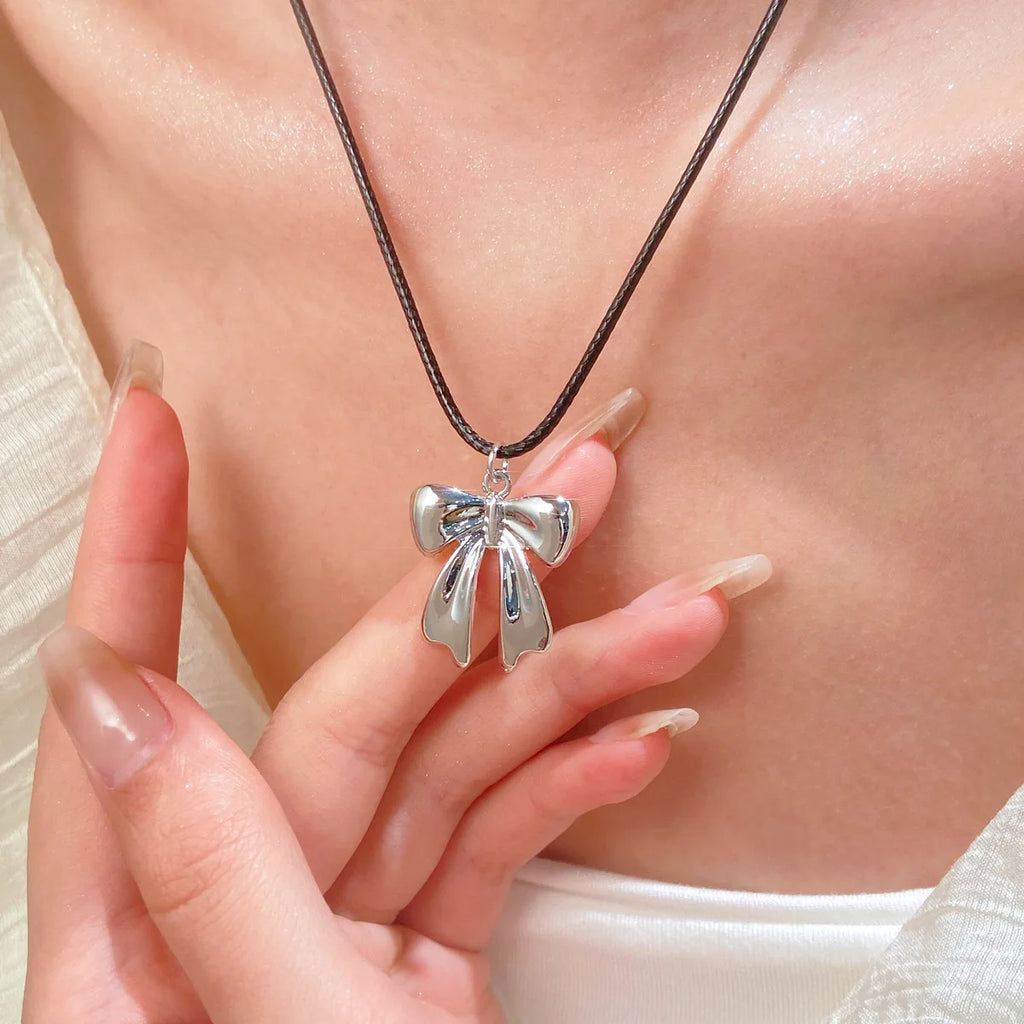 Gothic Vintage Pearl Bowknot Pendant Necklace for Women Y2K Aesthetic Handmade Beaded Imitation Pearl Necklace Jewelry Gift