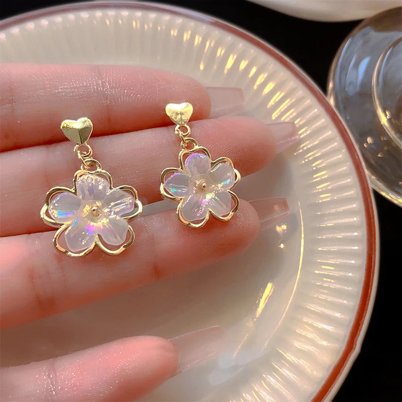 New Hollow Flower Earrings for Women Gentle Temperament Senior Sense Earring Wedding Party Jewelry Gift Wholesale
