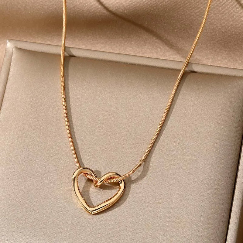 Simple Hollow Love Heart Pendant Necklace for Women  Creative Geometric Clavicle Chain Necklaces Party Jewelry Gift
