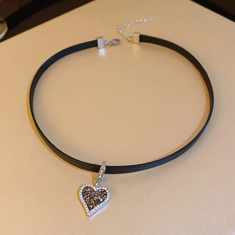 New Vintage Black Zircon Heart Pedants Gothic Girls Sexy Leather Rope Choker Temperament Aesthetic Women Necklaces Jewelry Gift