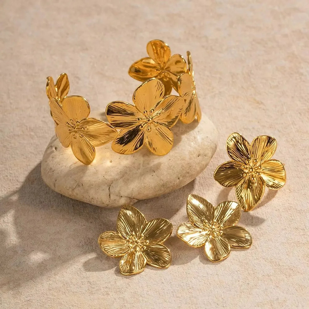 Classical Elegant Flower Decorative Bracelets Suitable For Women To Wear Jewelry For Summer Travel - Image 1