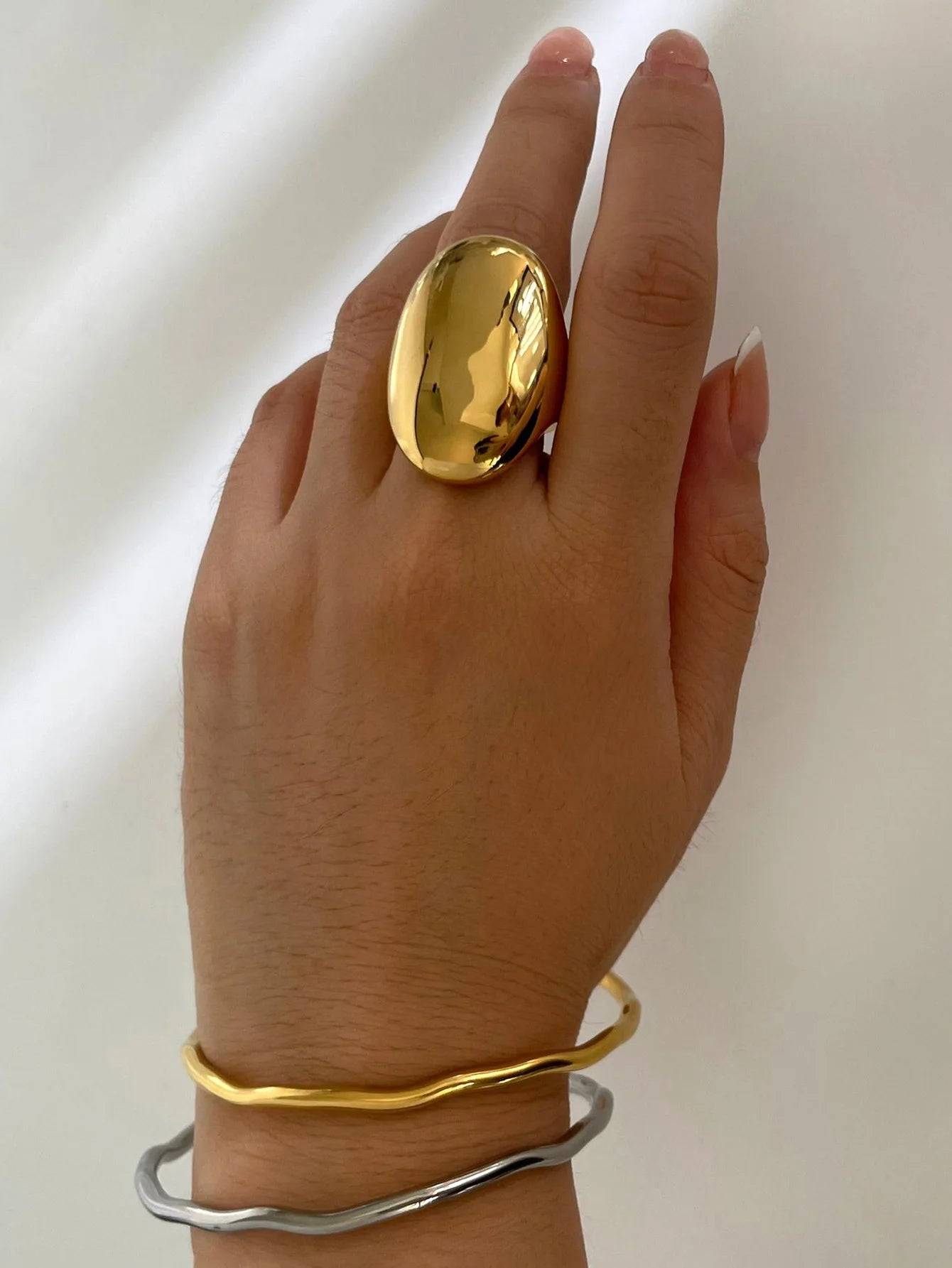 Stainless Steel Oval with a Cold and Elegant Surface, High-Quality, Exaggerated and Ring for Women - Image 1