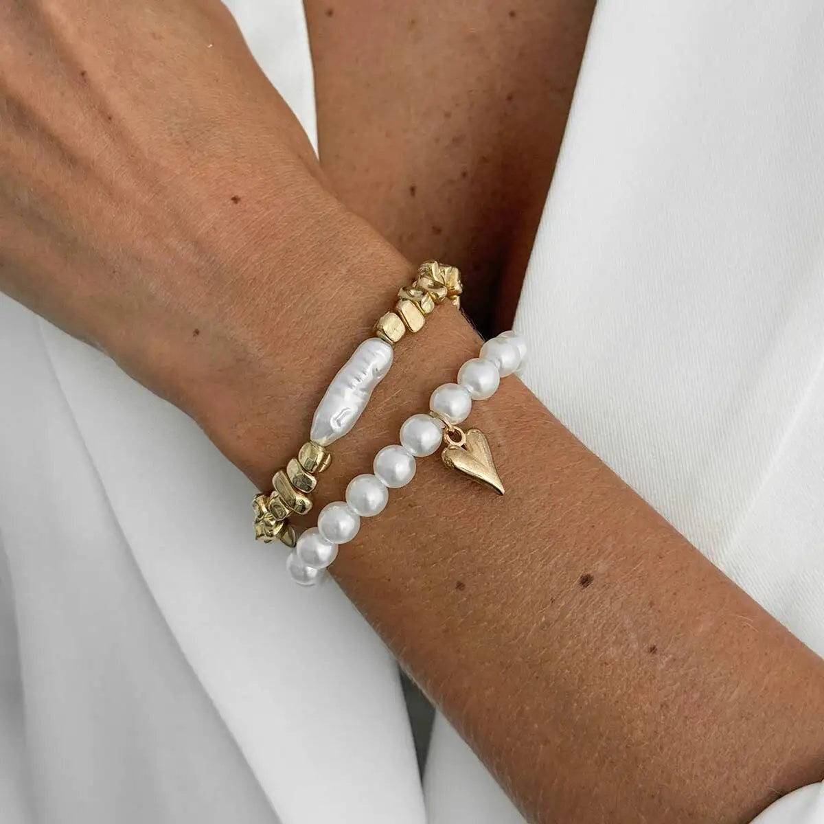 2Pcs/Set Elegant Imitation Pearl Bracelet for Women Bohemian Elastic Rope Chain Bracelet with Heart Pendant Jewelry Gift - Image 1