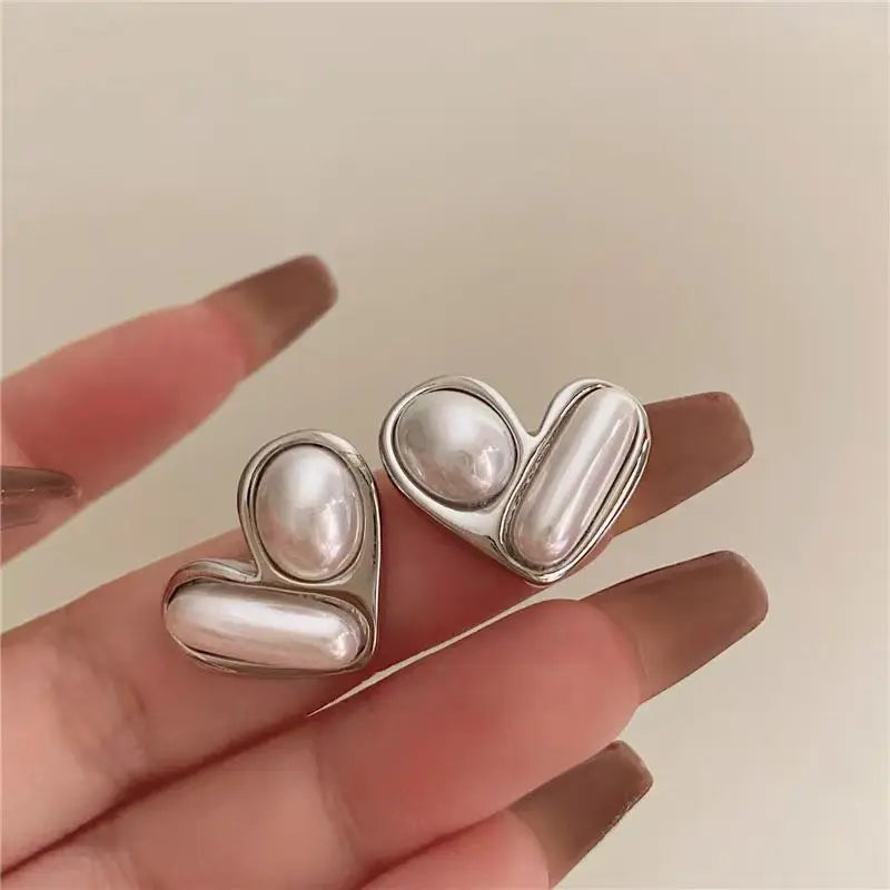 Sweet Vintage Geometry Pearl Earrings for Women Silver Color Irregular Heart Stud Earrings Wedding Jewelry Dropshipping