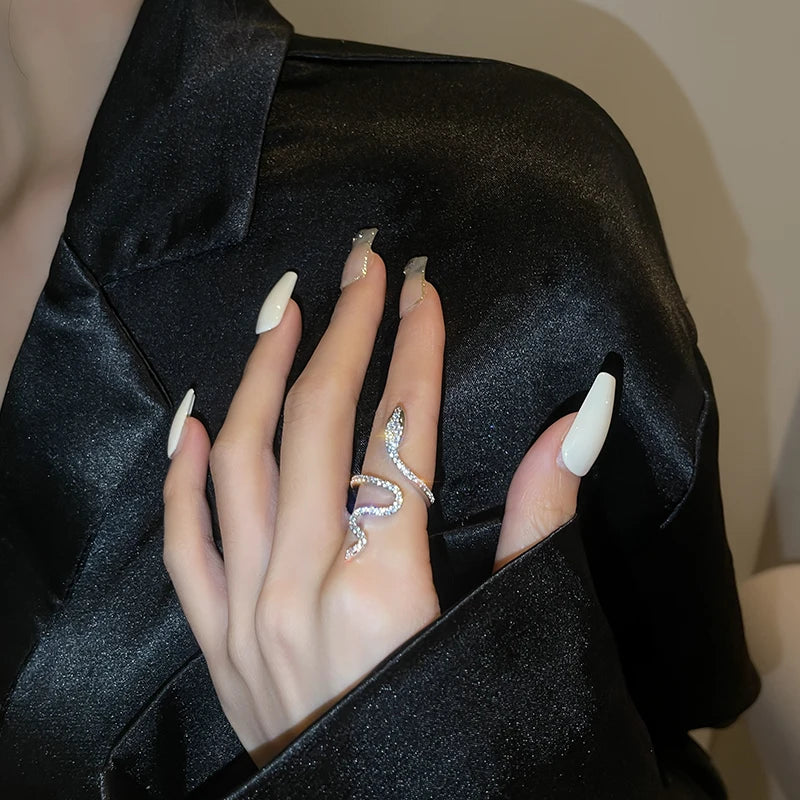 Vintage Micro-Inlaid Zircon Snake Ring Finger Ring for Women Ins Adjustable Crystal Puck Rings Girls Party Engagement Jewelry