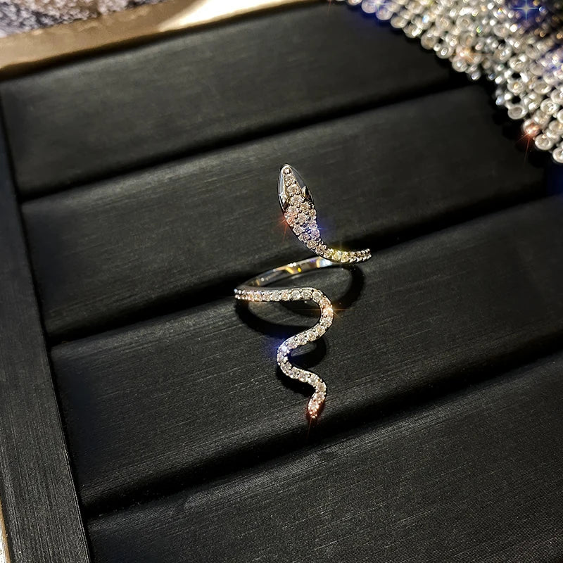 Vintage Micro-Inlaid Zircon Snake Ring Finger Ring for Women Ins Adjustable Crystal Puck Rings Girls Party Engagement Jewelry