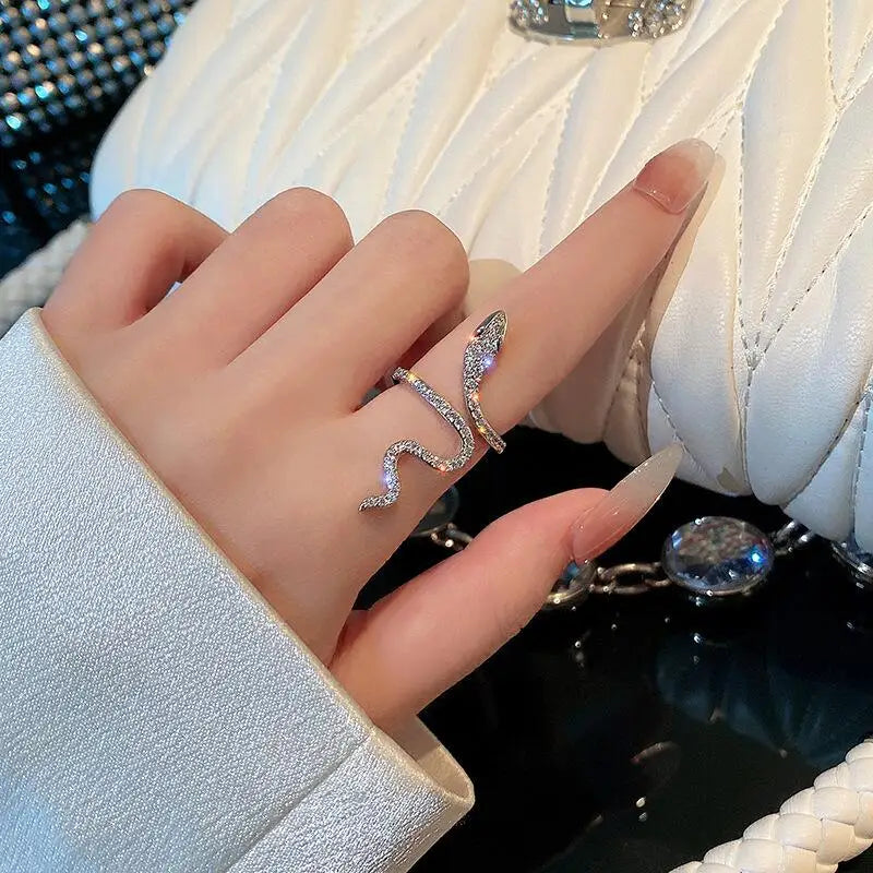 Vintage Micro-Inlaid Zircon Snake Ring Finger Ring for Women Ins Adjustable Crystal Puck Rings Girls Party Engagement Jewelry