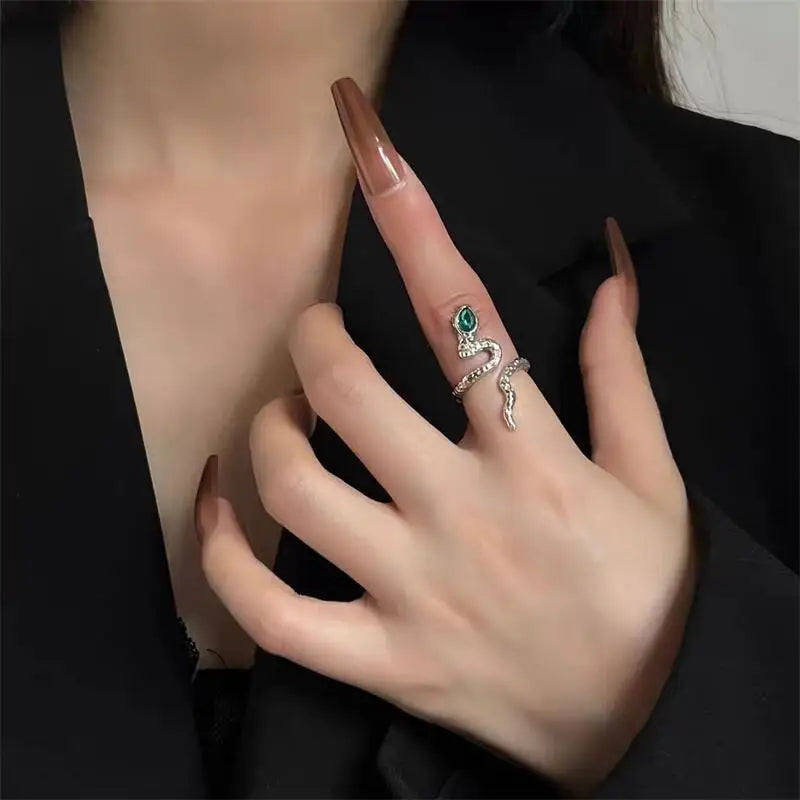 Vintage Micro-Inlaid Zircon Snake Ring Finger Ring for Women Ins Adjustable Crystal Puck Rings Girls Party Engagement Jewelry