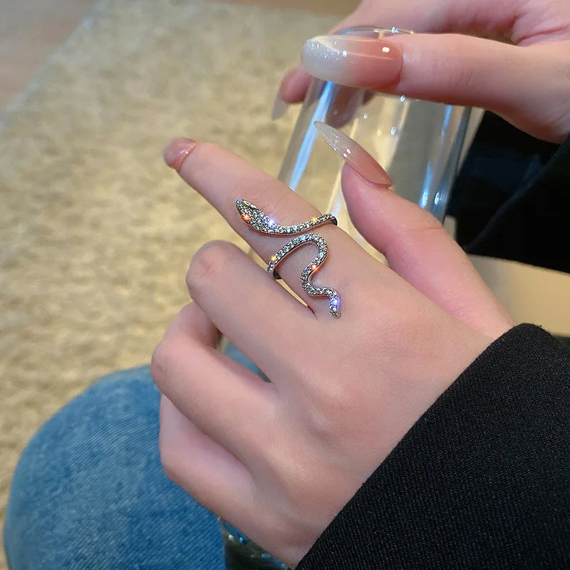 Vintage Micro-Inlaid Zircon Snake Ring Finger Ring for Women Ins Adjustable Crystal Puck Rings Girls Party Engagement Jewelry