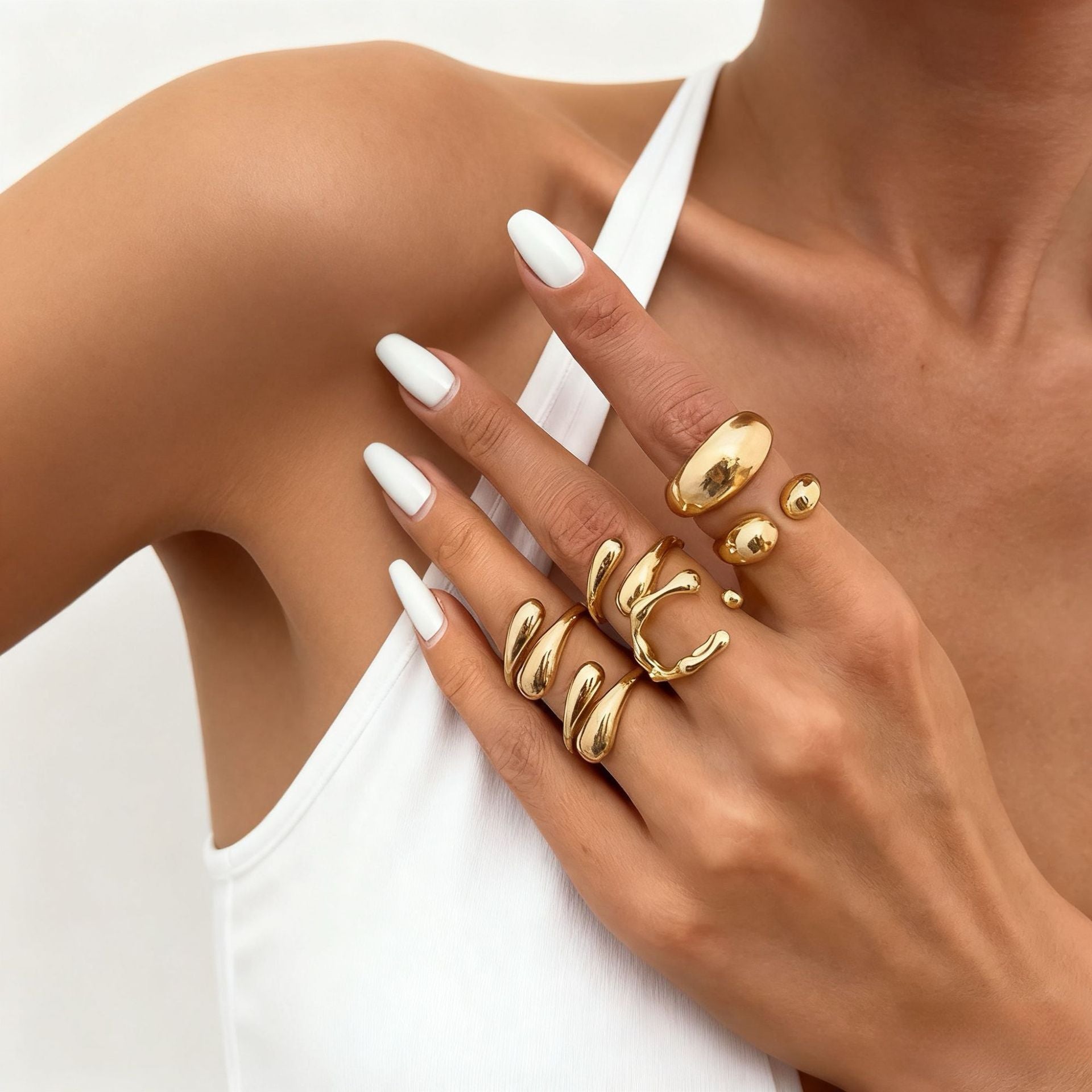 Geometric Ring Set for Women, Smooth Alloy Bands and Knuckle Ring Designs in Gold or Silver Tone - Gold suit