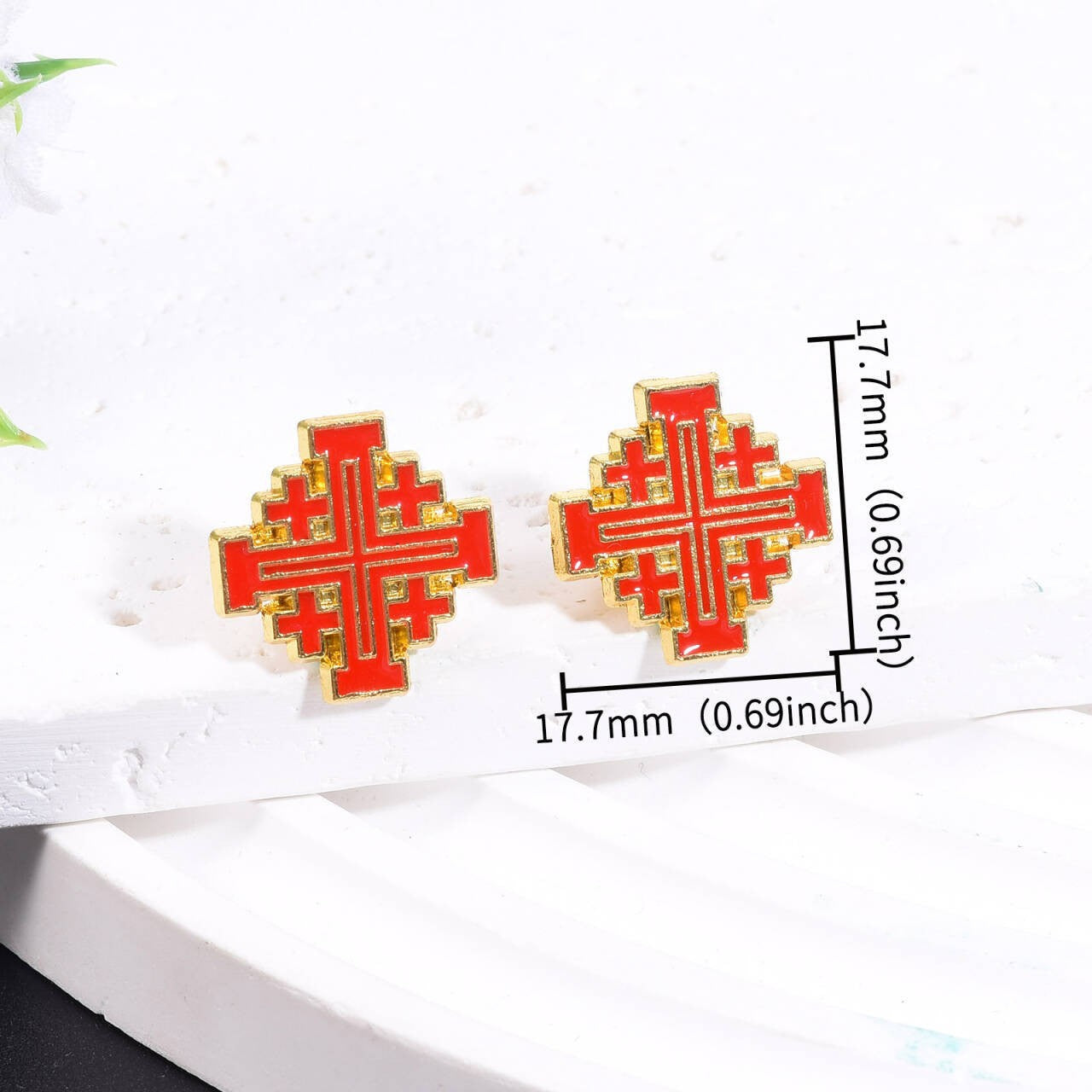 Chinese Knot Brooch Pin, Red and Gold-Tone Zinc Alloy Decorative Clothing Fastener, 17 mm Design - Product view 1