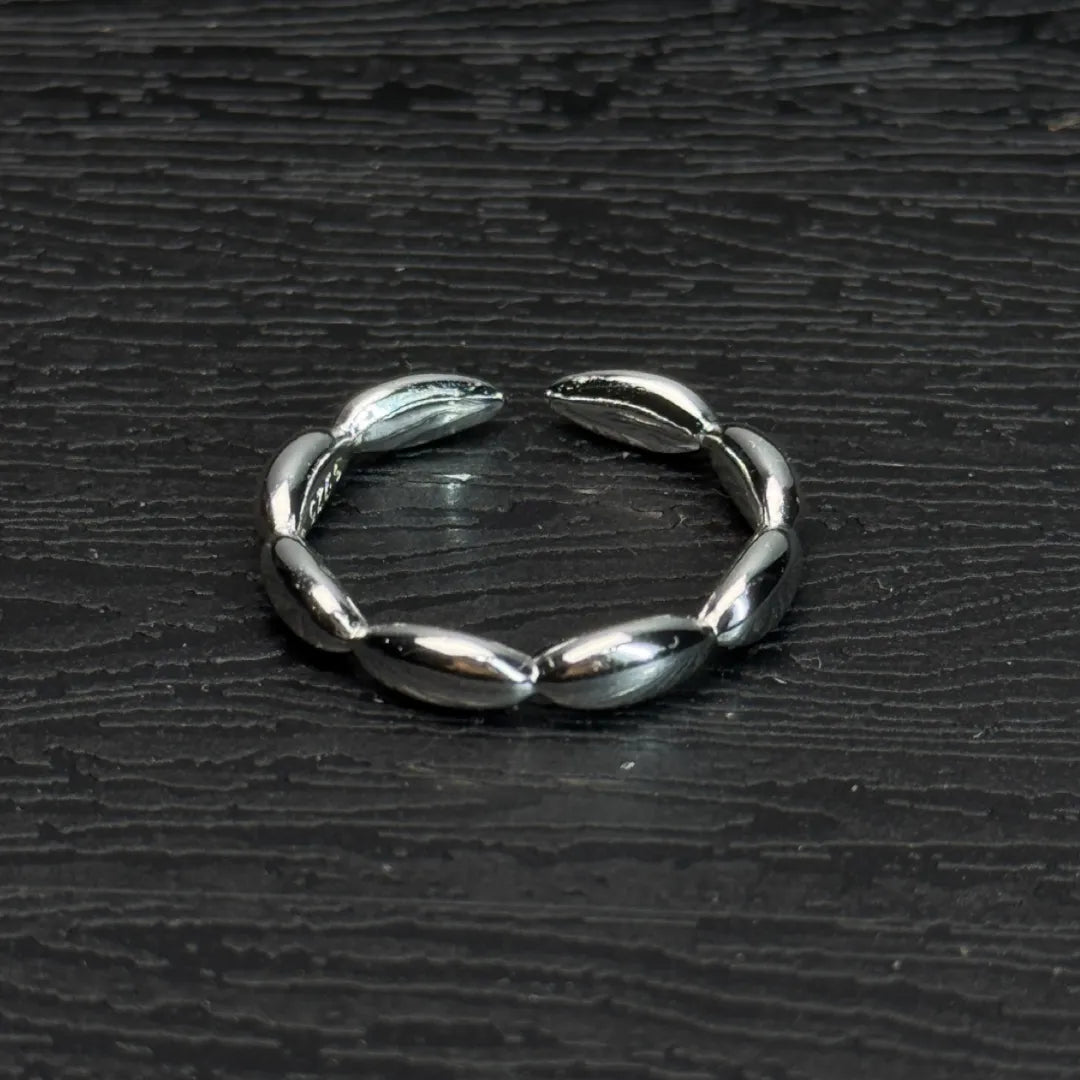Minimalist Band Ring - Petal Band