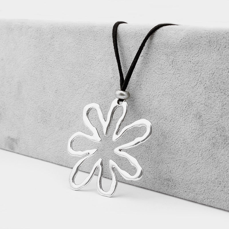1 Pcs  Open Craft Abstract Large Flower Pendant Necklace Black Faux Suede Cord Chain Long Chain Necklace