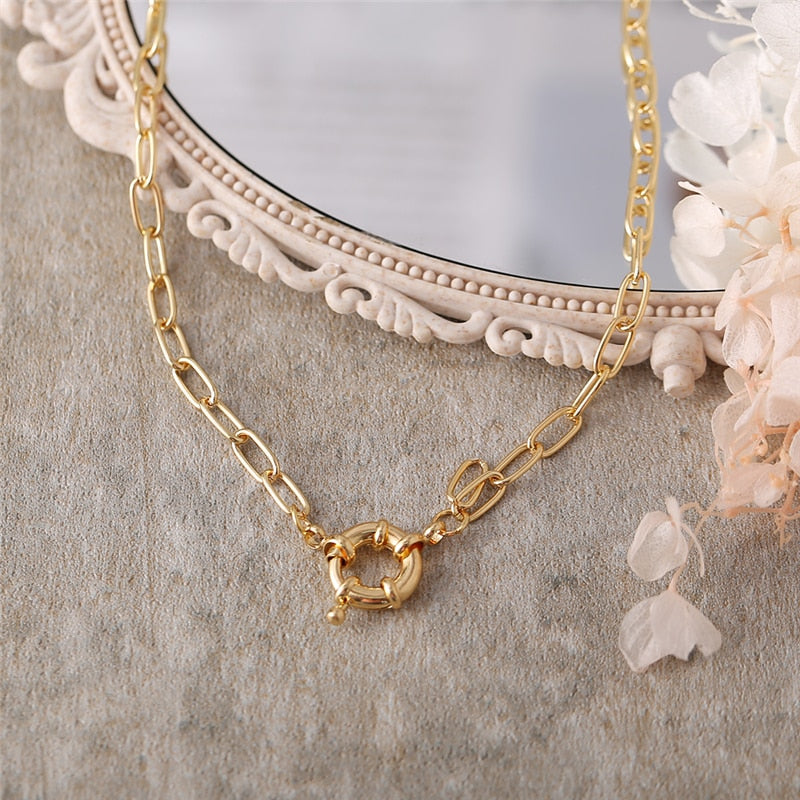 17KM Vintage Gold Irregular Circle Chain Pendant Necklaces For Women Lock Coin Pendant Necklace Party Jewelry Gifts